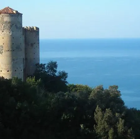 Castello Di Praia Bed & Breakfast