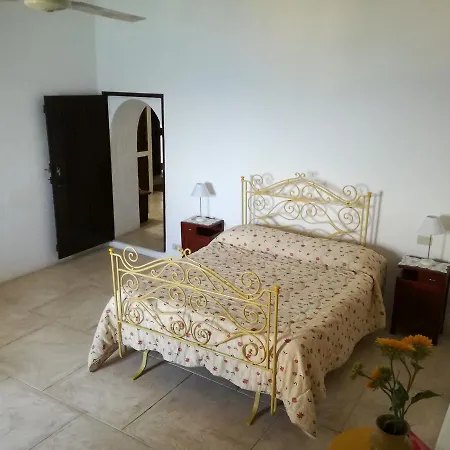 Castello Di Praia Bed & Breakfast 3*